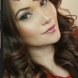 Meet your Posher, Ana